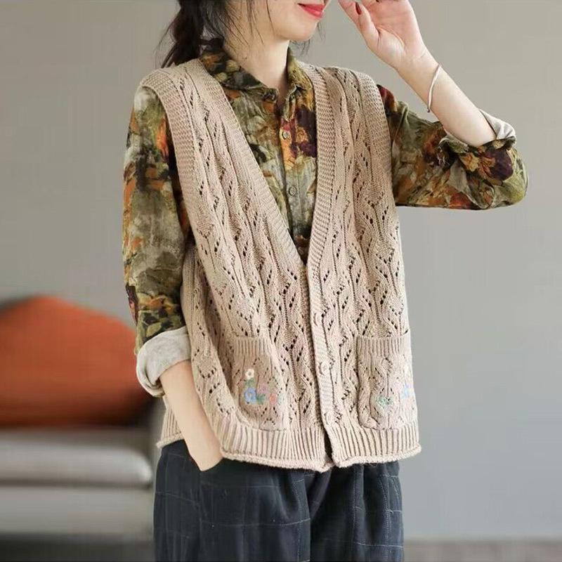 Spring and Autumn V-neck Knitted Vest Top Casual Retro Hollow Pocket Embroidered Sweater Vest for Women