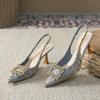 Scarpe singole con tacco alto a punta con fibbia quadrata plissettata in raso per donna con borsa con temperamento sandali