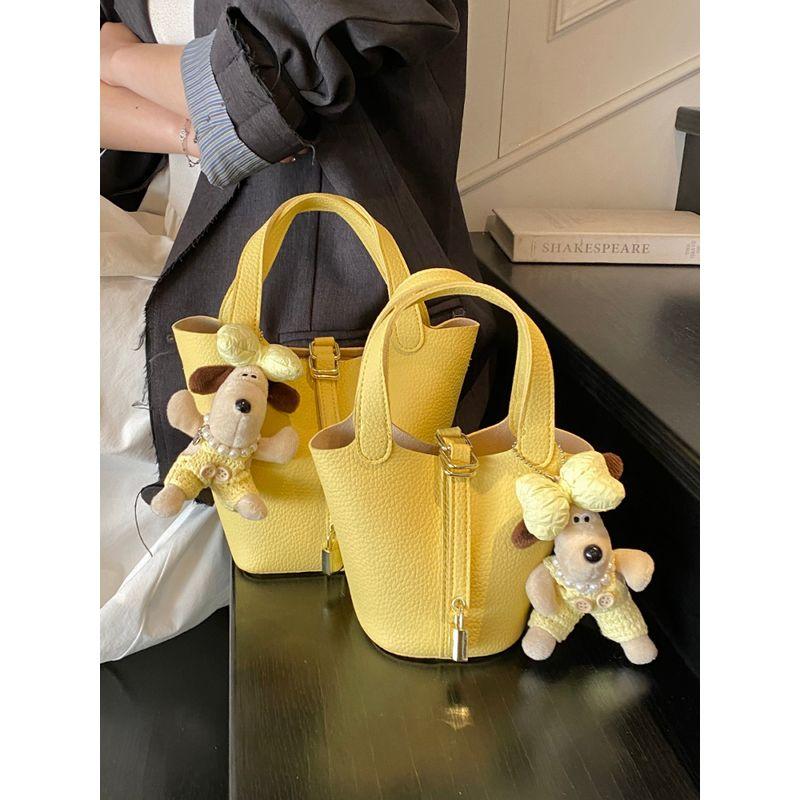 

South korea Western Style Portable Vegetable Basket Bag Women s New Light Luxury Niche High Sense Bucket Bag Shoulder Messenger Bag Rice White small size without pendant
