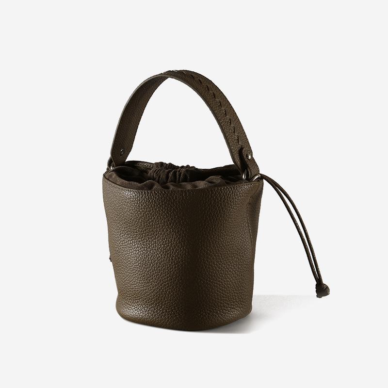 Neue Bucket Bag aus Rindsleder mit Top-Layer-Struktur im minimalistischen Stil und mit strukturierter Handtasche, vielseitig einsetzbar für den Weg zur Arbeit, Umhängetasche mit einer Schulter