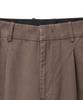 NOIRER Two-Tuck Washed Cotton Slacks (Brown)