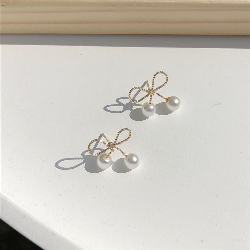 Cute Small Bow Pearl Earrings Temperament High Sense Simple Retro Stud Earrings Versatile Ear Jewelry Women