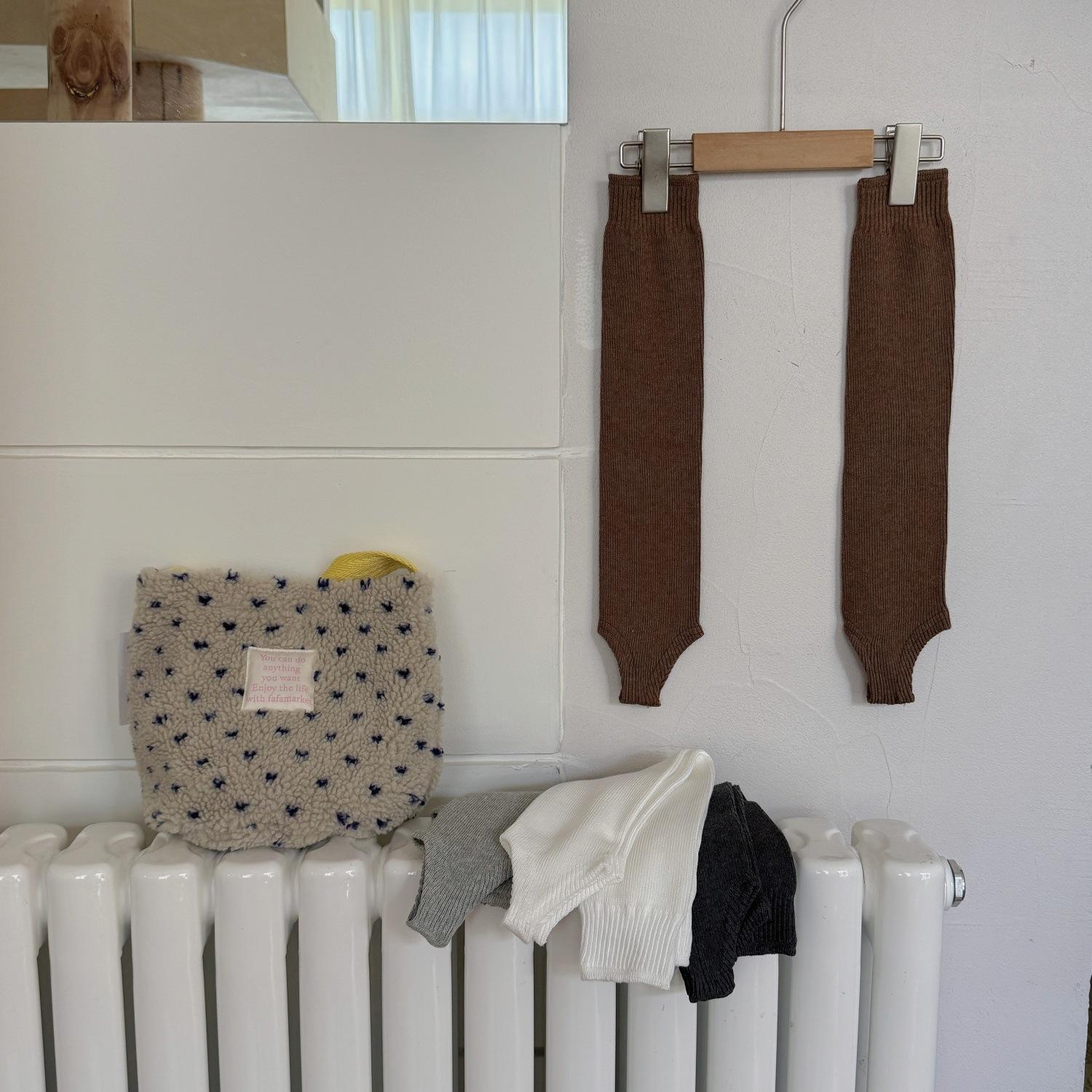 

Ladies Spring and Autumn Foreign Style Foot Leg Heaps of Socks 1 pair кофейный