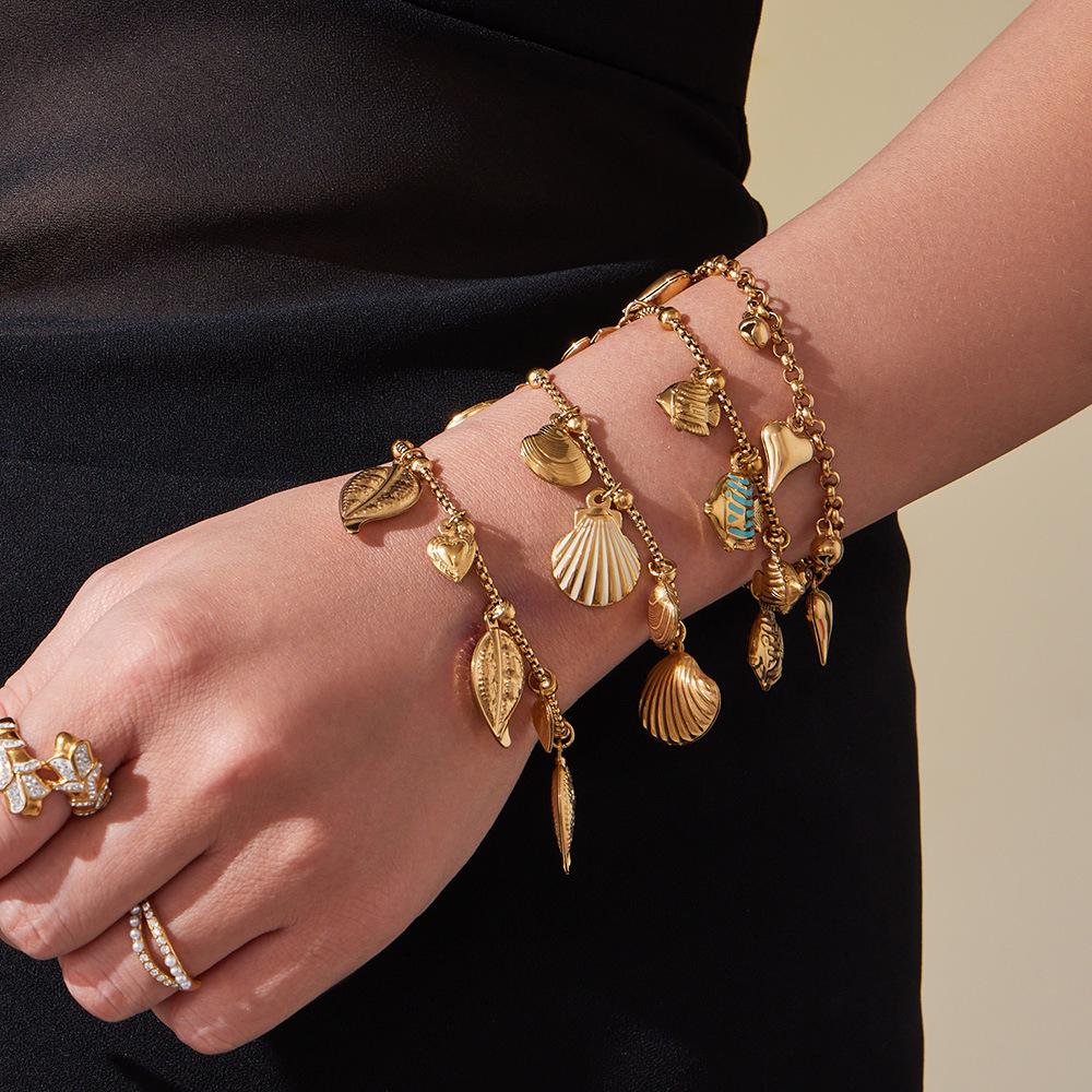 Qiong Yao Ocean-Style Shell & Fish Pendant Bracelet with 18k Gold PVD Plating