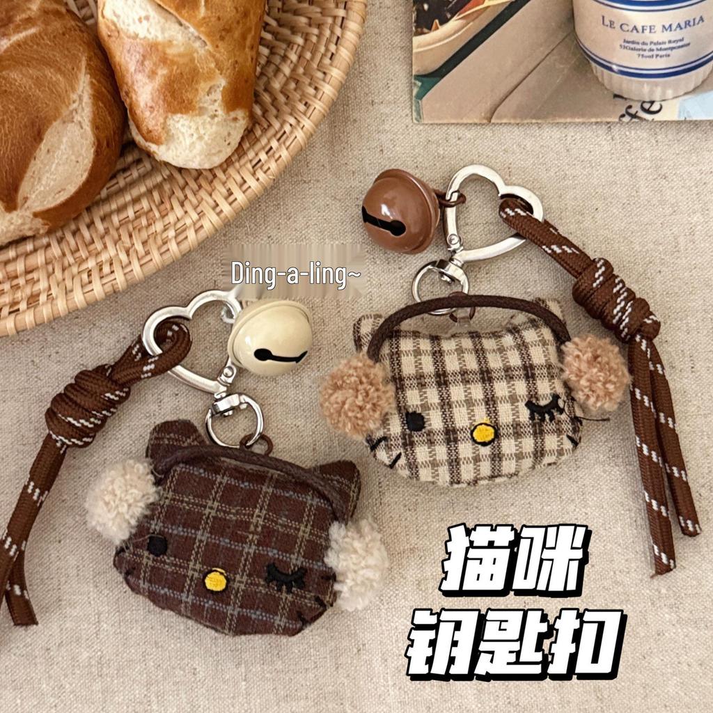 Japanese Retro Kitten Keychain: Cute Doll Pendant for Backpacks & Fashion Accessories