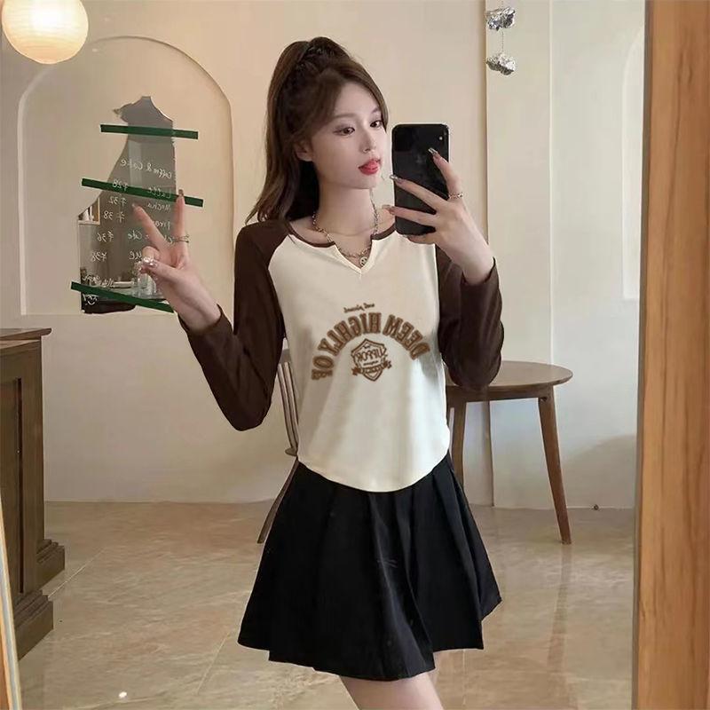 Long-sleeved T-shirt for Women, A Korean-style Top for Autumn and Winter, with A V-neck Base Layer Worn Inside