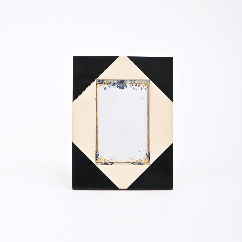 Contemporary Geometric Resin Photo Frame – Black & White