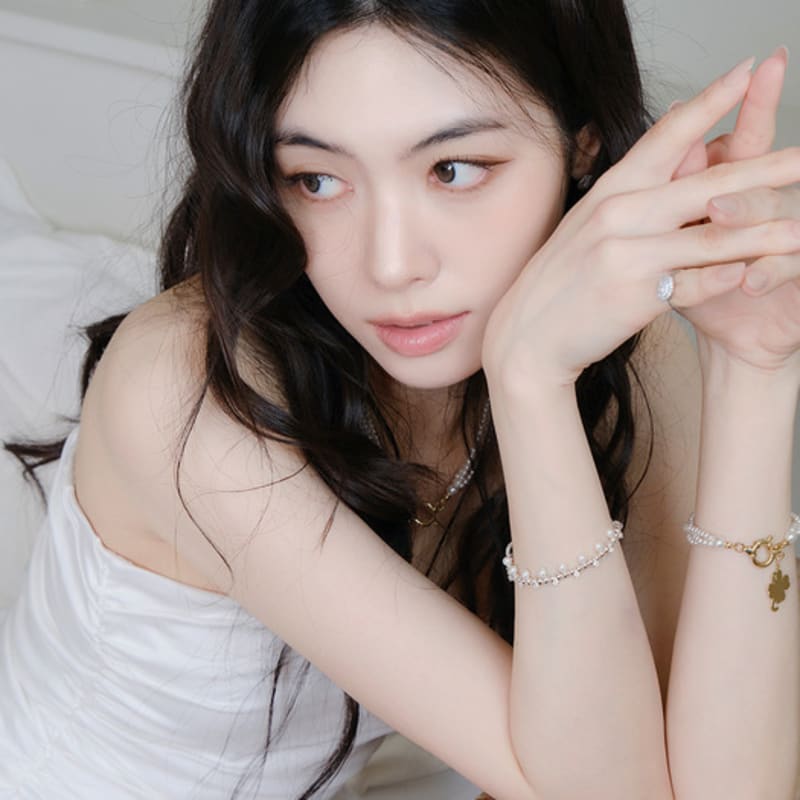 Reve Pearl & DQ Round Bangle Bracelet
