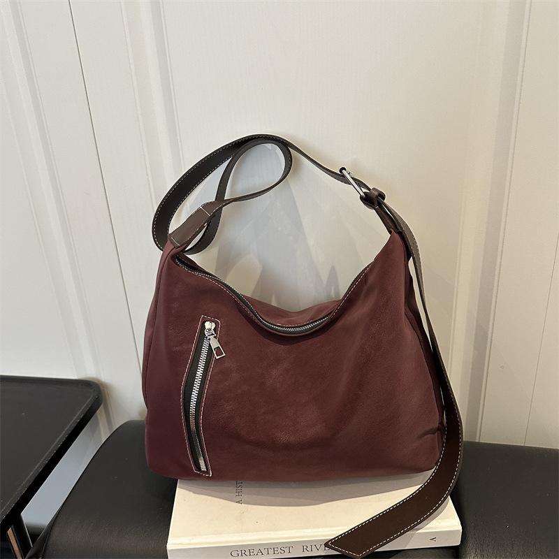 Large Capacity Crossbody Bag with A Single Shoulder Strap for Daily Commuting, Bucket-shaped Tote Bag