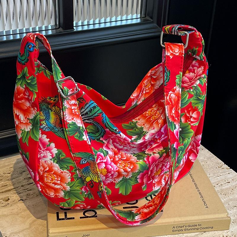 

Сумка великої місткості в національному стилі «Квіти північного сходу» для жінок, нова осіння та зимова нішева сумка через плече, модна повсякденна сумка кросбоді