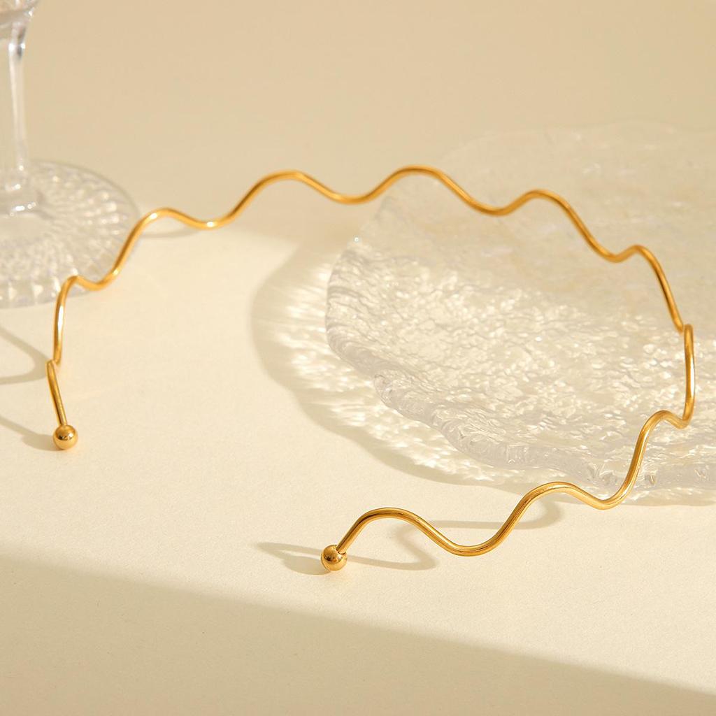 18K Gold Choker Necklace: Stainless Steel Wave Design, Non-Fading, Titanium Chain for Women.