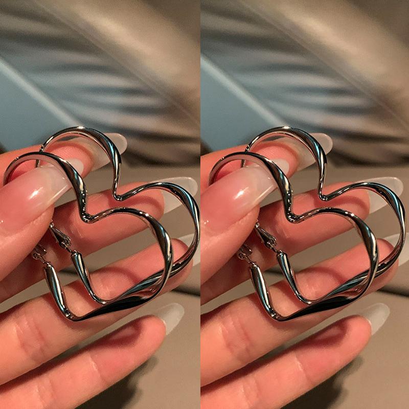 Trendy 1Pair Lovely Women Fashion Personality Exaggerated Hollow Heart Design Earring Cuff For Girl Birthday Jewelry Gift