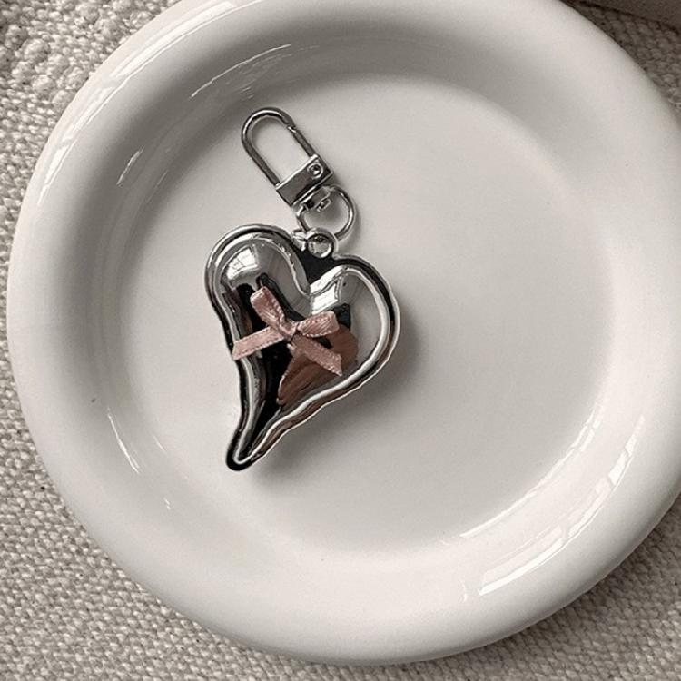 Fashionable Silver Love Heart Bowknot Keychain Charm Sturdy Pendant for Modern Styles Camera and Bag Decoration
