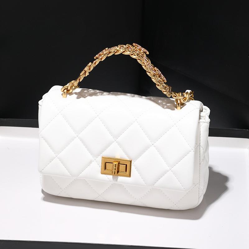 

Французский стиль маленькой парфюмерии Легкая роскошь Женская сумка Модный тренд Сумка на плечо Бриллиантовая цепочка Сумка подмышку Модная Высококлассная Портативная