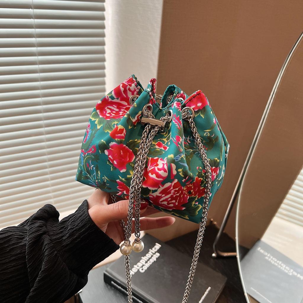 Single Shoulder Bag for Women Large Flower Fashion Large Capacity Chain Crossbody Bag Handheld Bucket Bag