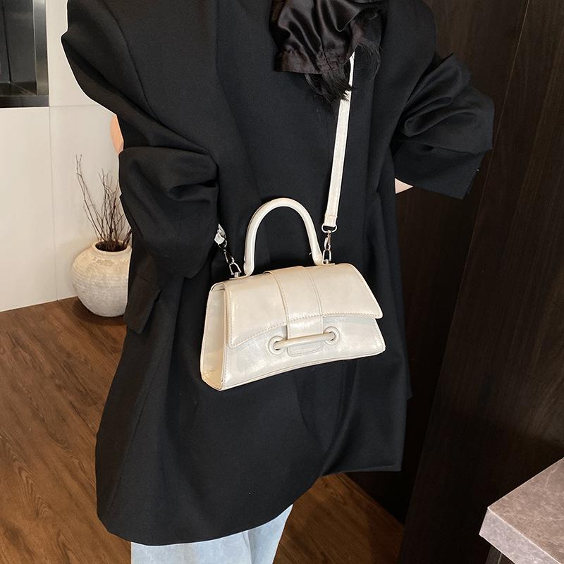 Versatile small square bag women's 2025 new trendy mini simple commuter handbag fashionable light luxury shoulder messenger bag