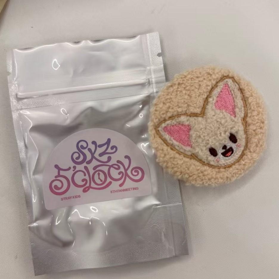 

Значок SKZOO SECRET BOUCLE CAN - SKZ 5 CLOCK Foxl.Ny