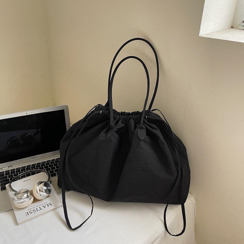 

Вместительная повседневная и легкая тканевая сумка на кулиске, женская новая простая и универсальная сумка на плечо/подмышку, сумка для поездок на работу чёрный