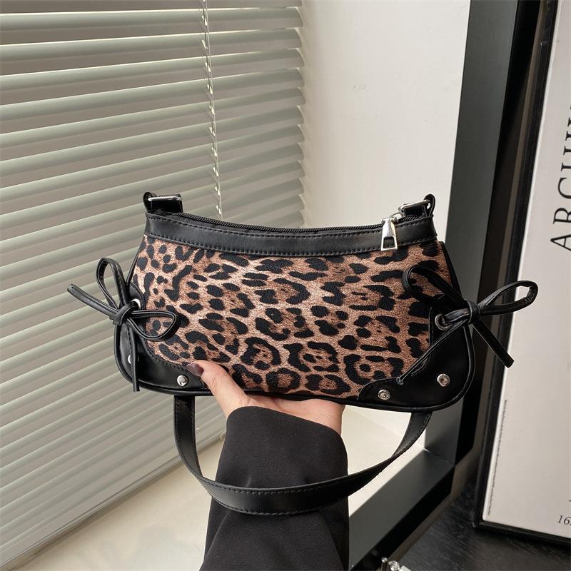 

Foreign style popular bow leopard print casual personality shoulder armpit bag 2025 summer new shopping messenger bag