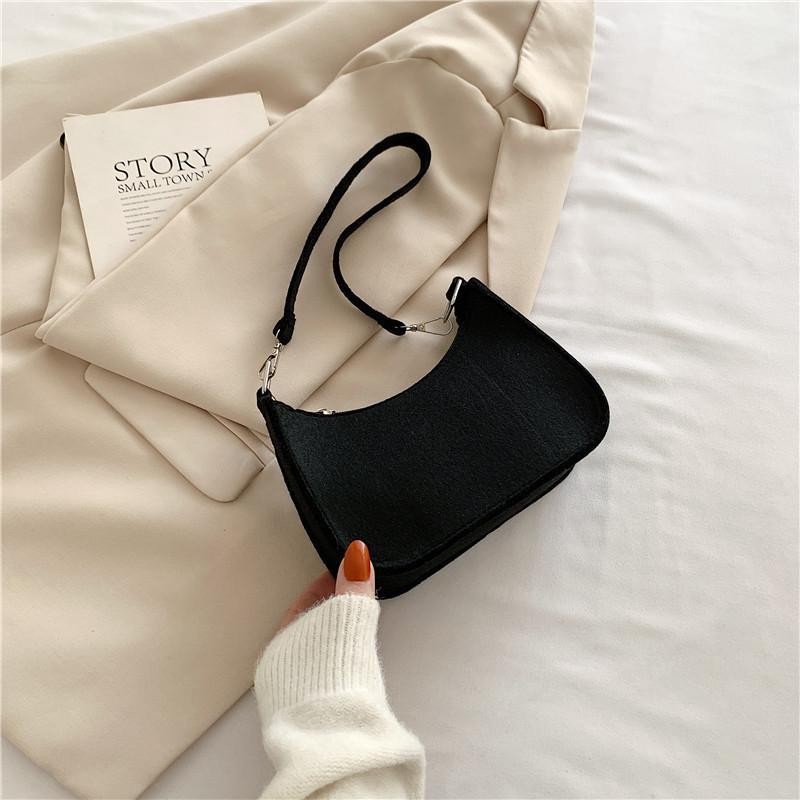 New Moon Bag 2023 Spring Collection Stylish Wool Felt Shoulder Bag For Women чёрный
