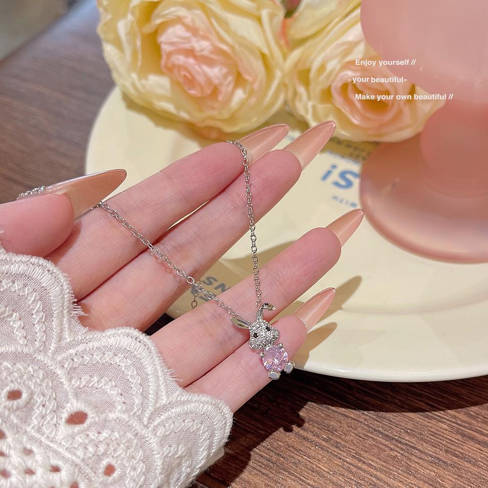 Korean 18K Gold Titanium Steel Women's Clavicle Necklace - Versatile, High-End, Non-Fading Temperament Choker.