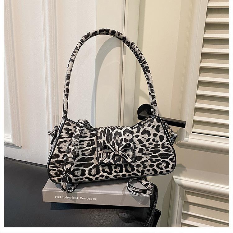 

Леопардовый принт 2024 осень новая модная универсальная нишевая сумка-мессенджер с французским бантом под мышкой на одно плечо женская сумка чёрный