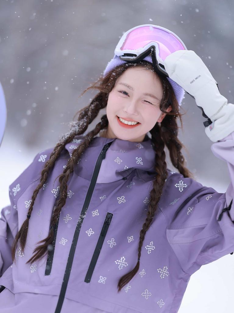 Cyxus Ski Goggles for UV Adjustable and Perfect for Mountain and Other Outdoor Model 1229 Snowboarding, Ultra-Wide 180° View, Protection, Triple-Layer