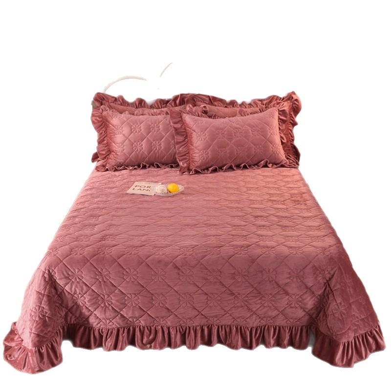 Warm Winter Crystal Velvet Quilted Bedspread with Lace Edge, Cotton-Padded, Double-Sided, Non-Slip Tatami