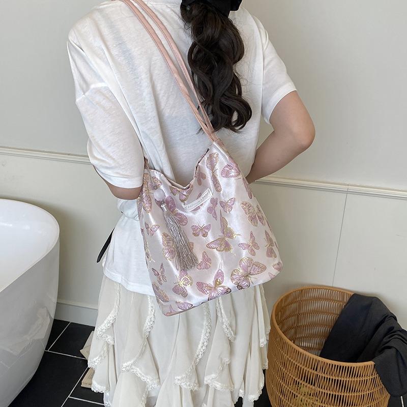 Women's bag Underarm bag Premium underarm bag New embroidery bucket bag Fashion shoulder bag