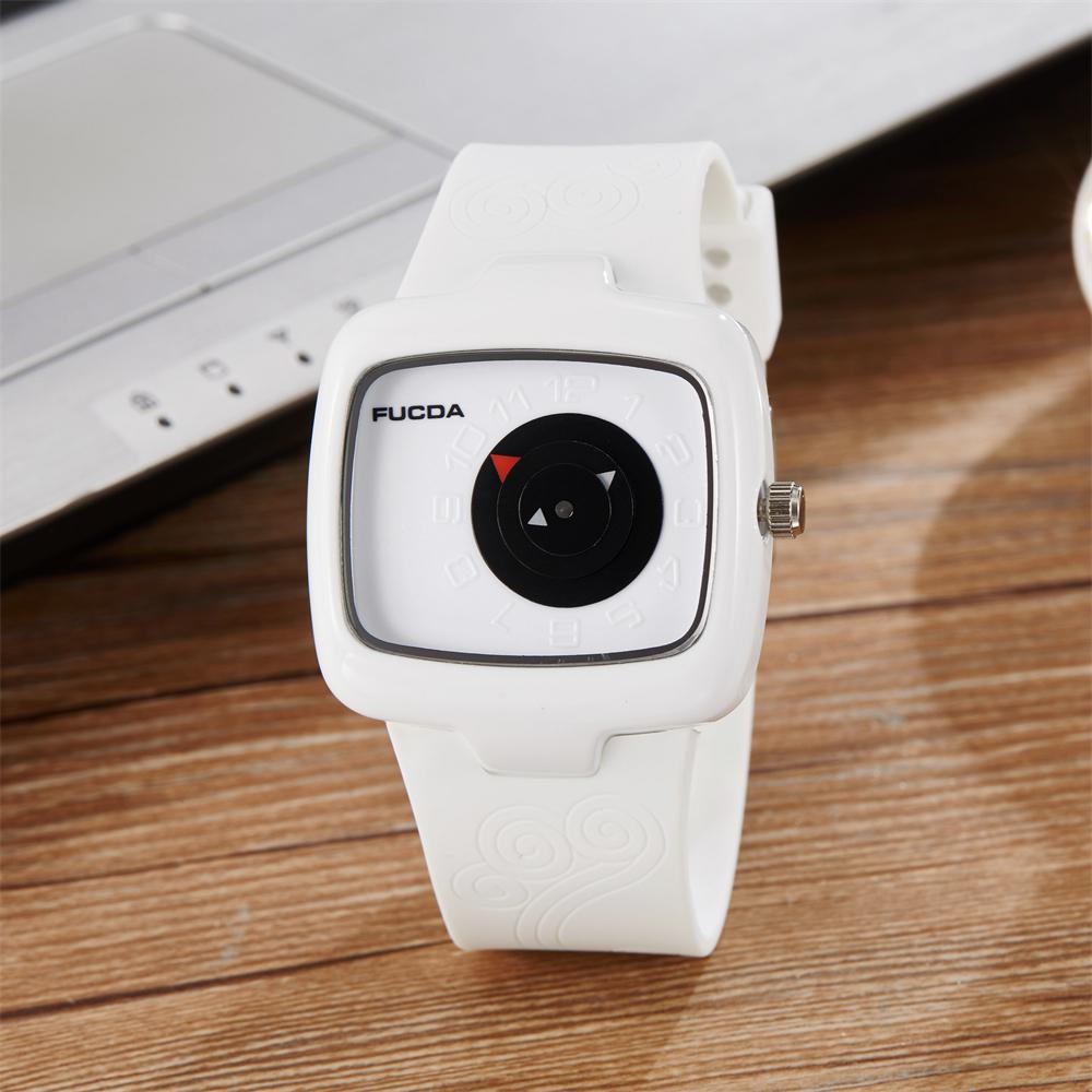 Fashionable Creative Cool Men's Watch Simple Sports Style Waterproof Silicone Strap Quartz Watch For Man relojes para hombres