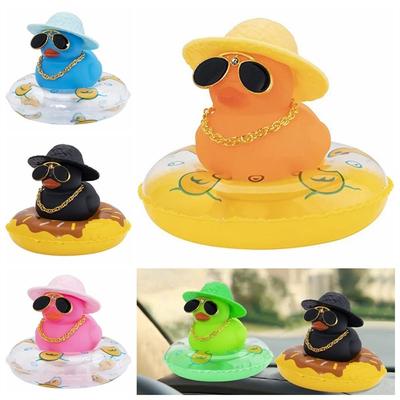 Canards couinants, décoration de voiture avec chapeau, lunettes de canard jaune en caoutchouc, tableau de bord de moto