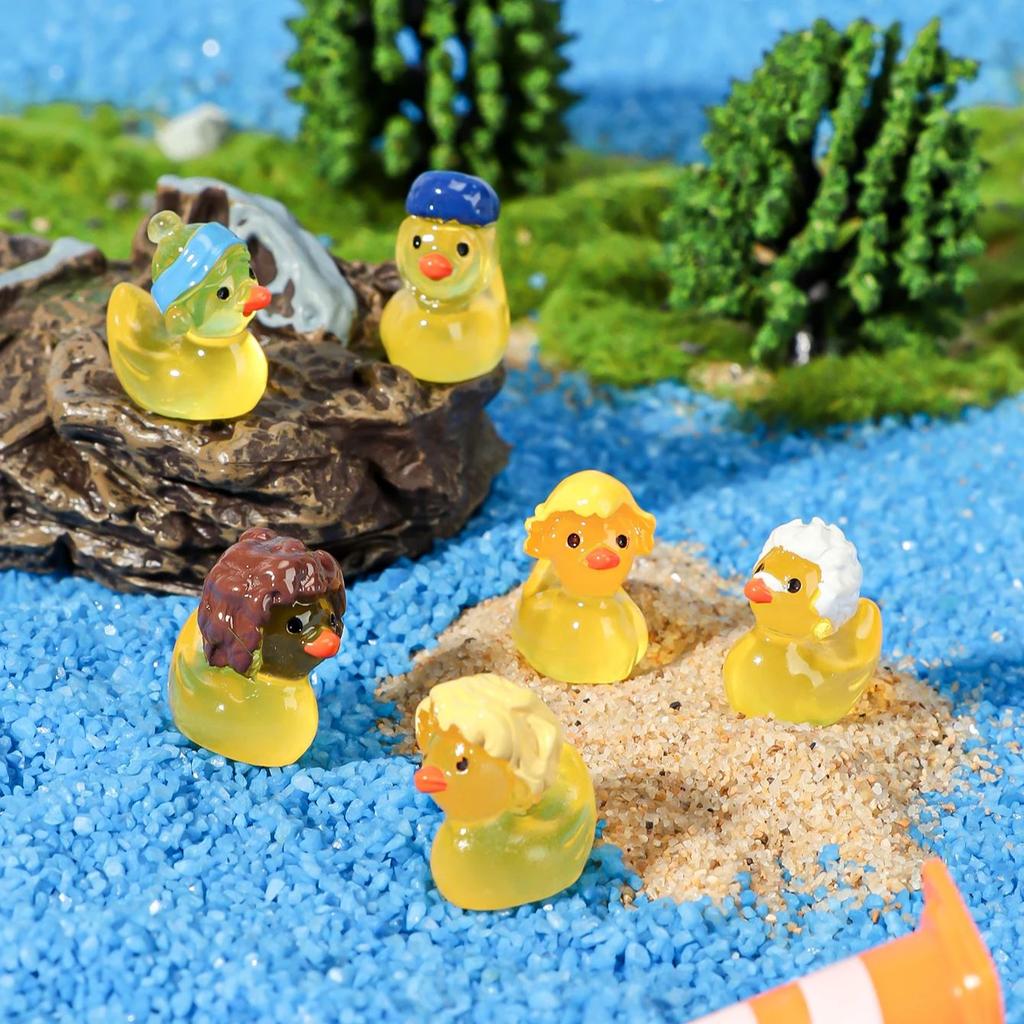 10 / 20PCS Glow In Dark Artist Duck Figurines Luminous High Quality Durable Design Safe for Children Mini Resin Decor Ideal For Valentine Christmas P