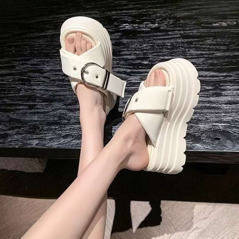 Muffin thick-soled one-word slippers for women's summer wear 2025 new cross-strapped open-toed temperament versatile beach slippers