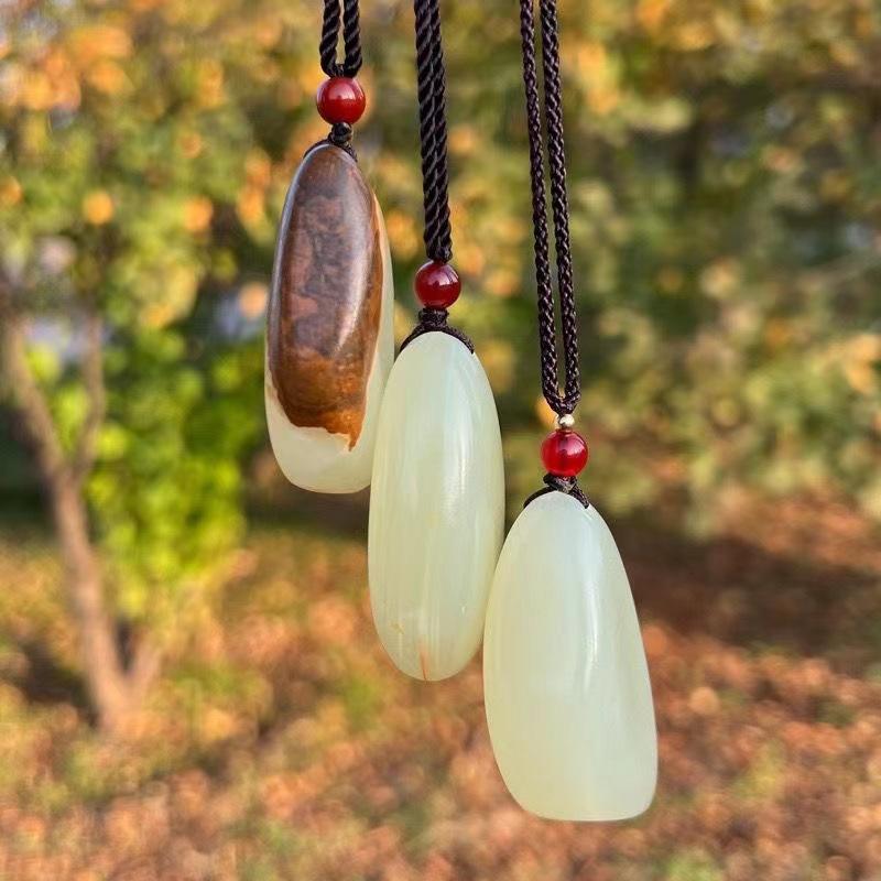 Pendant, Classic and Atmospheric Natural Leather Rough Stone Necklace