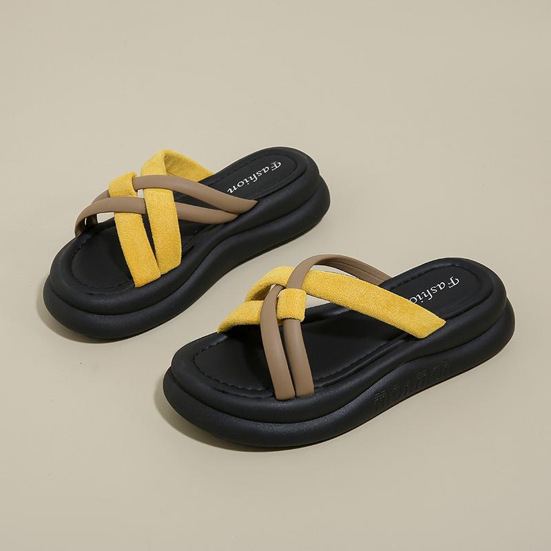 Cool slippers women's summer wear 2025 new French retro flat-bottomed beach sandals women's non-slip one-word slippers