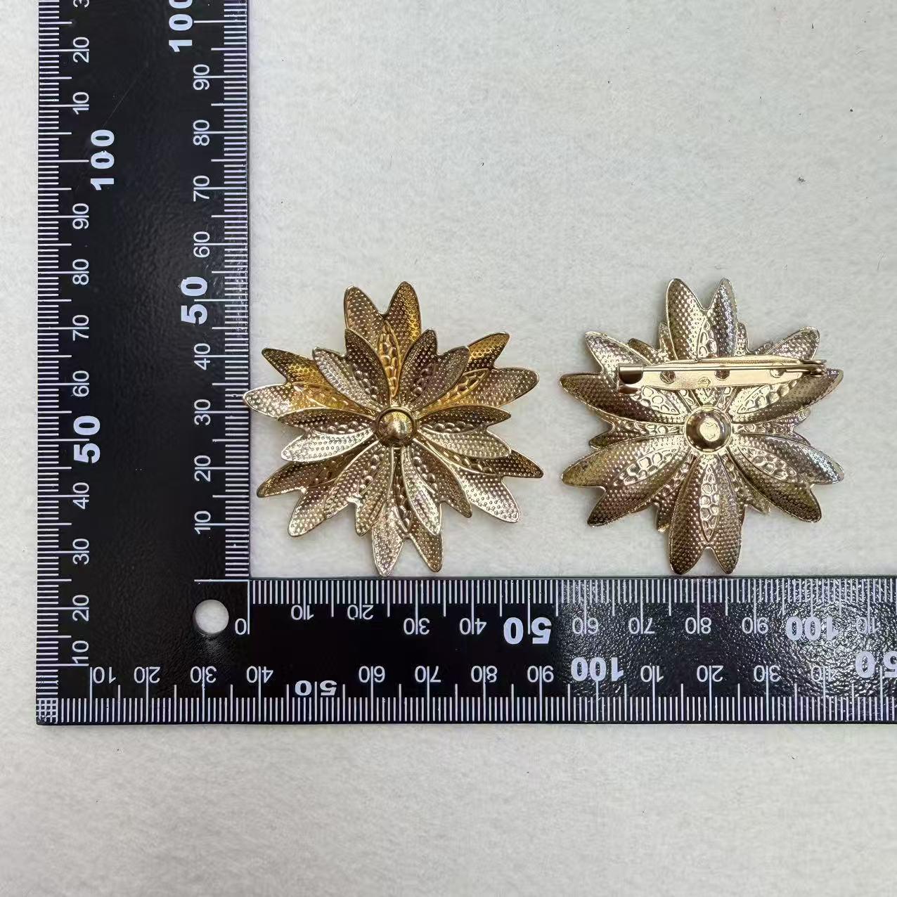 European Ethnic Pearl Inlaid Flower Brooch Corsage