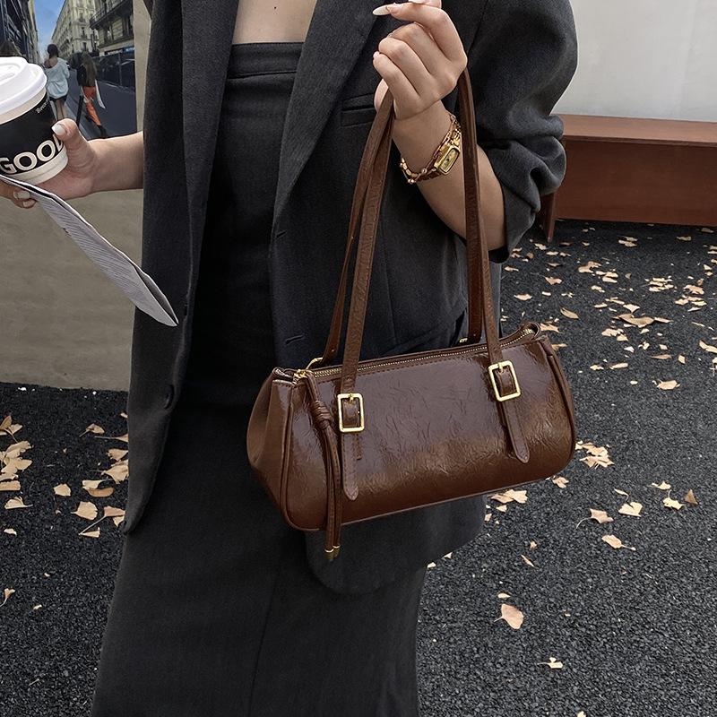 Autumn and Winter High-end Underarm Bag Women's Handbag 2025 New Simple Bowling Bag Versatile Shoulder Commuter Bag