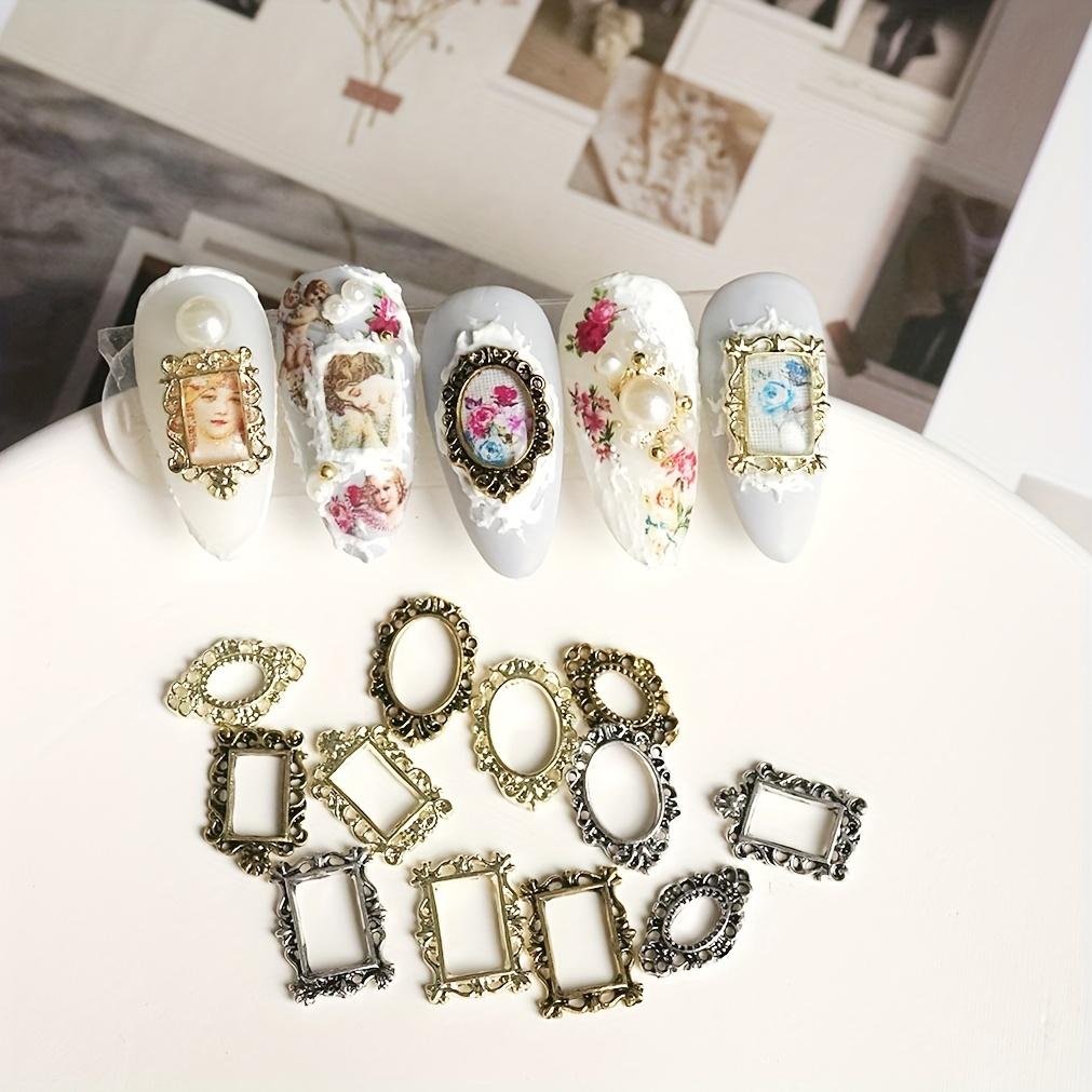 16 pezzi Ciondoli Barocchi Retrò per Unghie - Metallo Vuoto Punk Gioielli per Unghie per Donne e Ragazze - Ciondoli Incisi a Forma di Cornice per Unghie per Nail Art Fai da Te