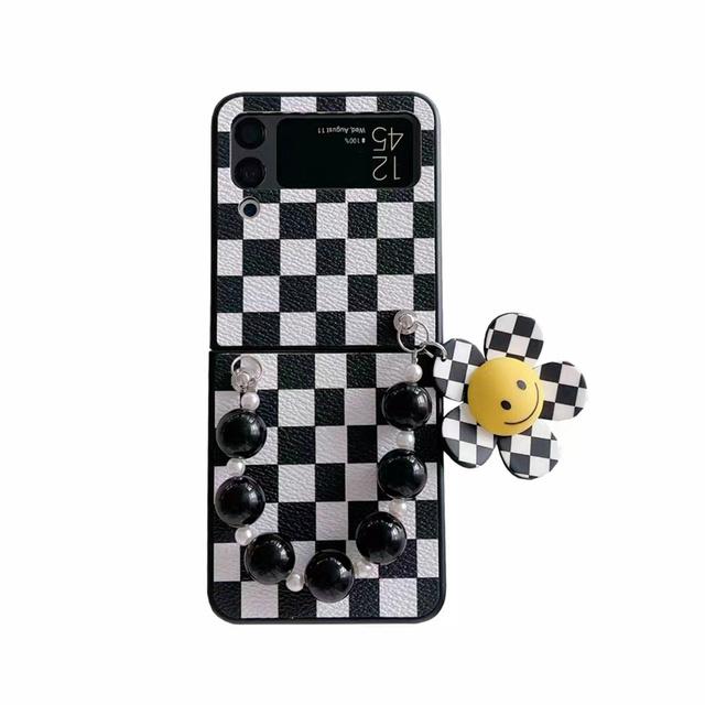 Luxury Checkerboard Sun Flower Beads Wristband Hand Bracelet Leather Phone Case For Samsung Galaxy Z Flip 4 Z Flip 3 Back Cover