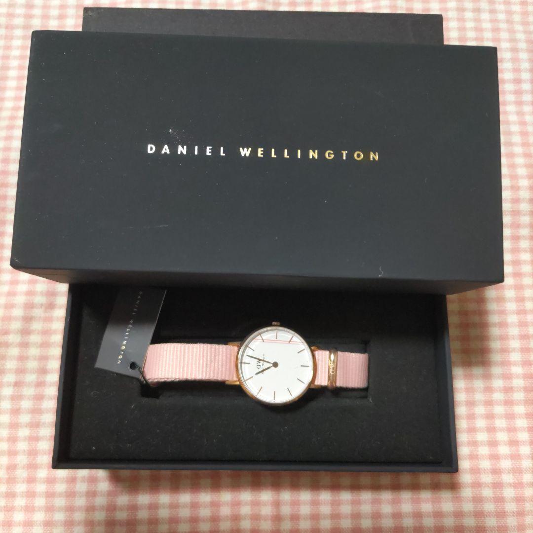 Used DANIEL WELLINGTON pink