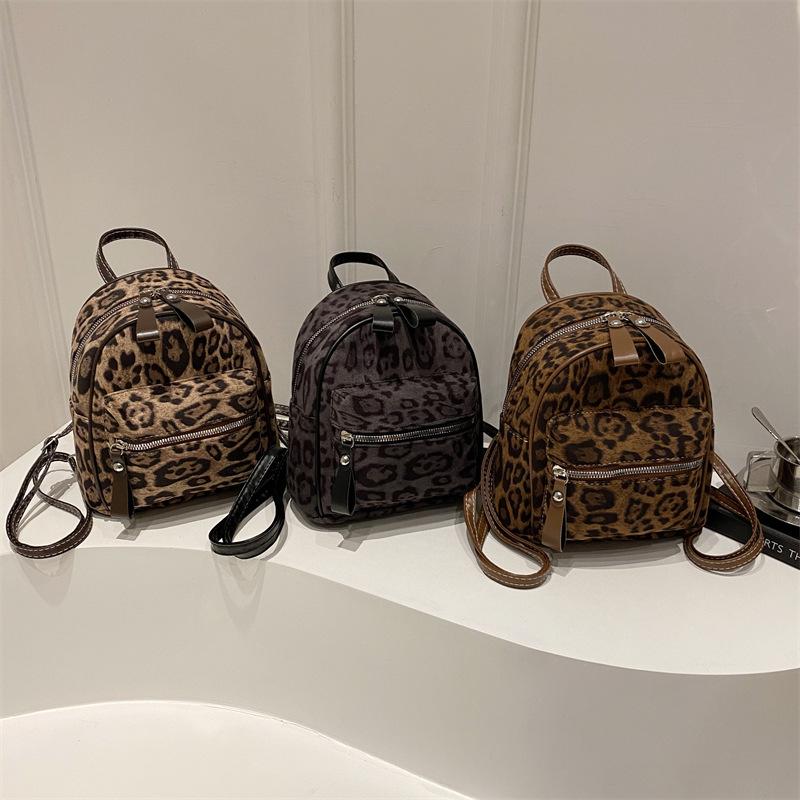 This year, casual leopard print women's 2025 new winter simple foreign style fashion single shoulder double shoulder small schoolbag soft