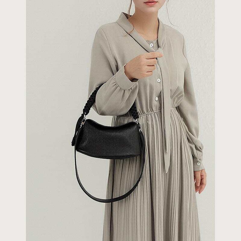 High-value Niche Portable Lunch Box Bag, Casual Commute Lock, Single Shoulder Women's Messenger Bag Bag.