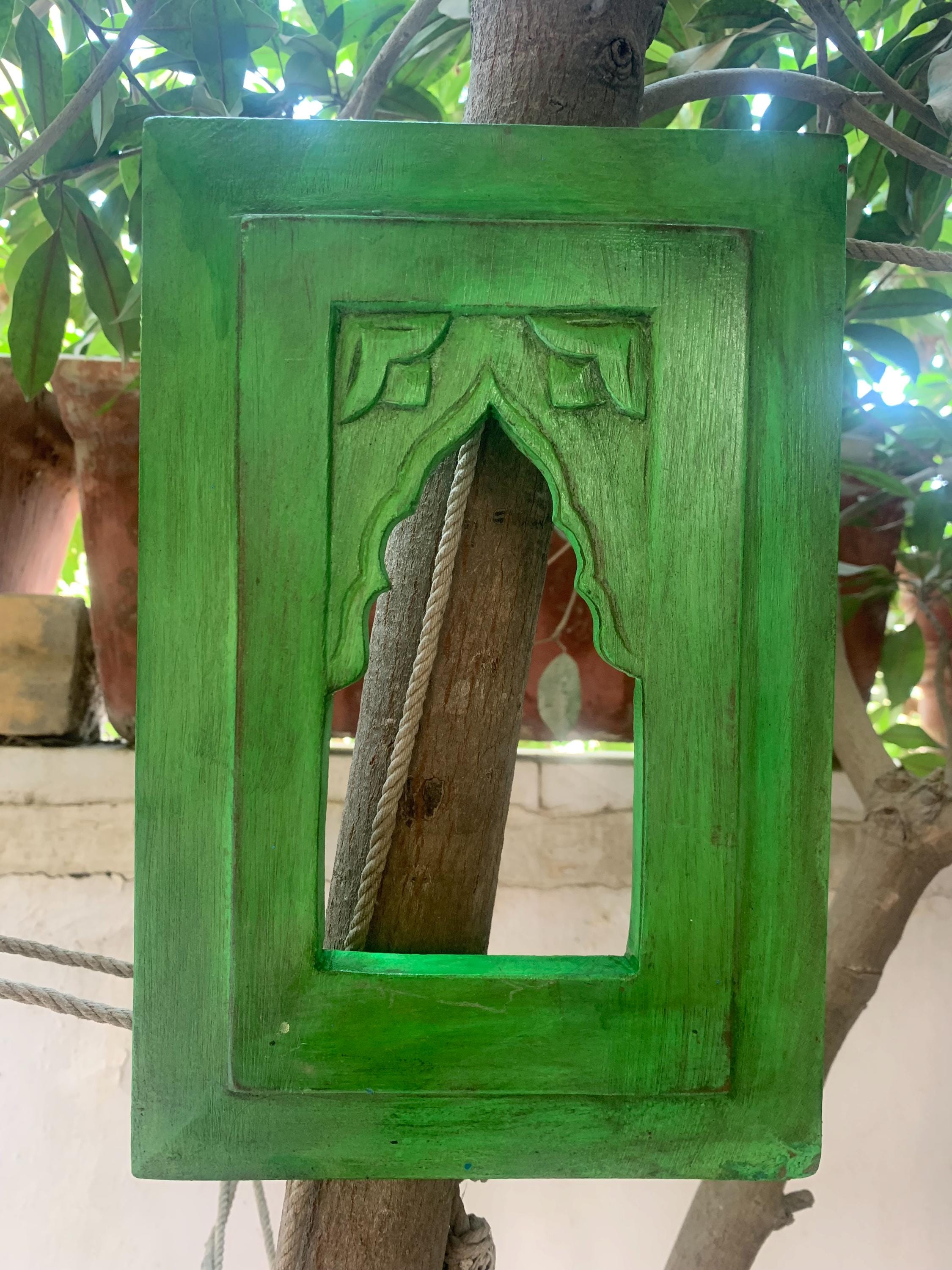 

Green Painted Wooden Jharokha Frame: Indian Wall Decor (12x0.5x16 approx.) 16” X 8” X 24” (l x w x h) різнокольоровий