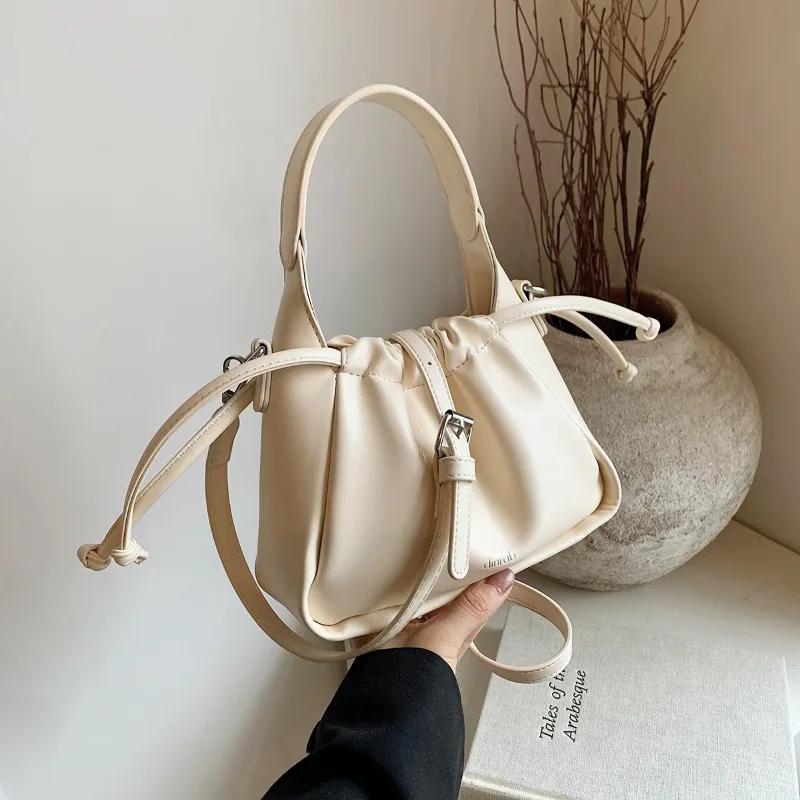 

Маленькие сумки через плечо из искусственной кожи для женщин, новые модные корейские модные серебряные женские сумки, однотонные сумки через плечо с завязками