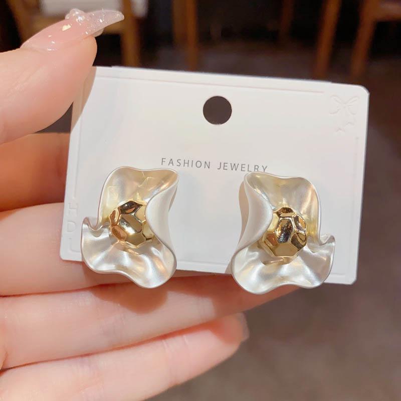 Silver Color Petals Flower Stud Earrings for Women Fashion Irregular Golden Bud Flower Earing Jewelry Accessories