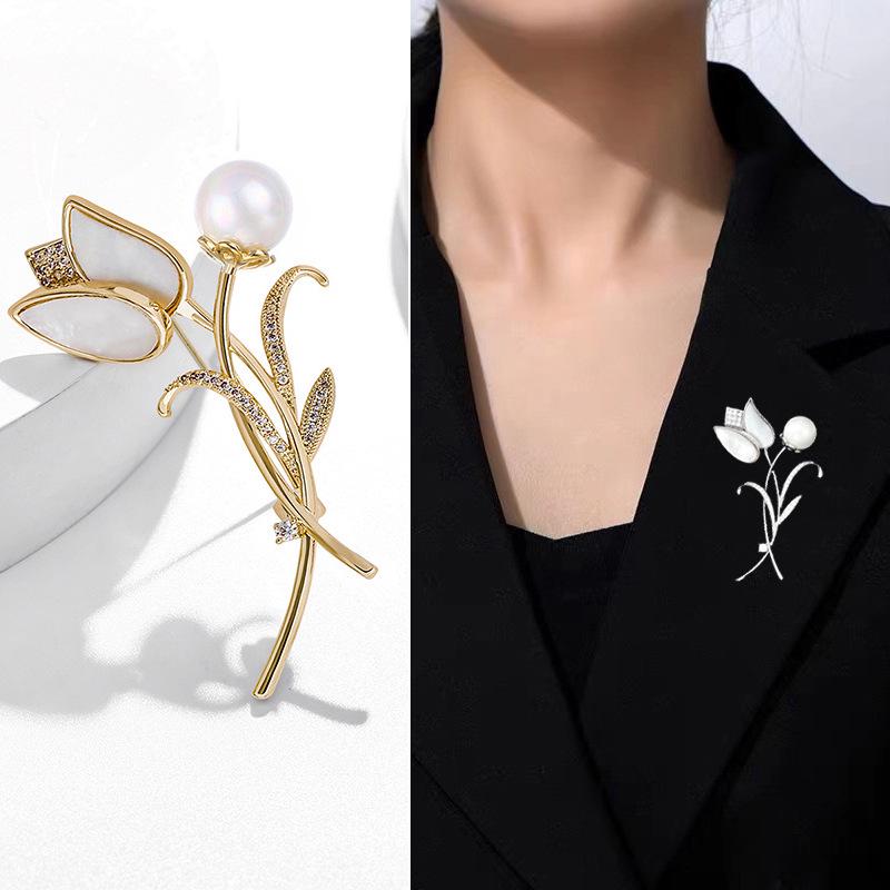 Tulip Pearl Corsage Brooch - Elegant Women's Fashion Pin for Versatile Suit or Coat Accessories.