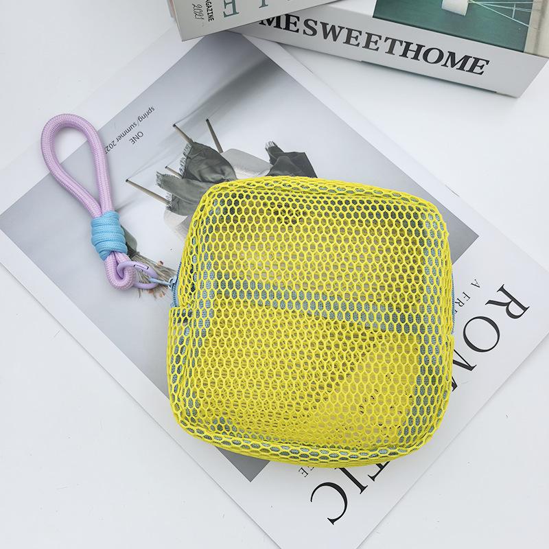 Dopamine Grid Tofu Lipstick Pouch: Large Capacity Travel Makeup Bag