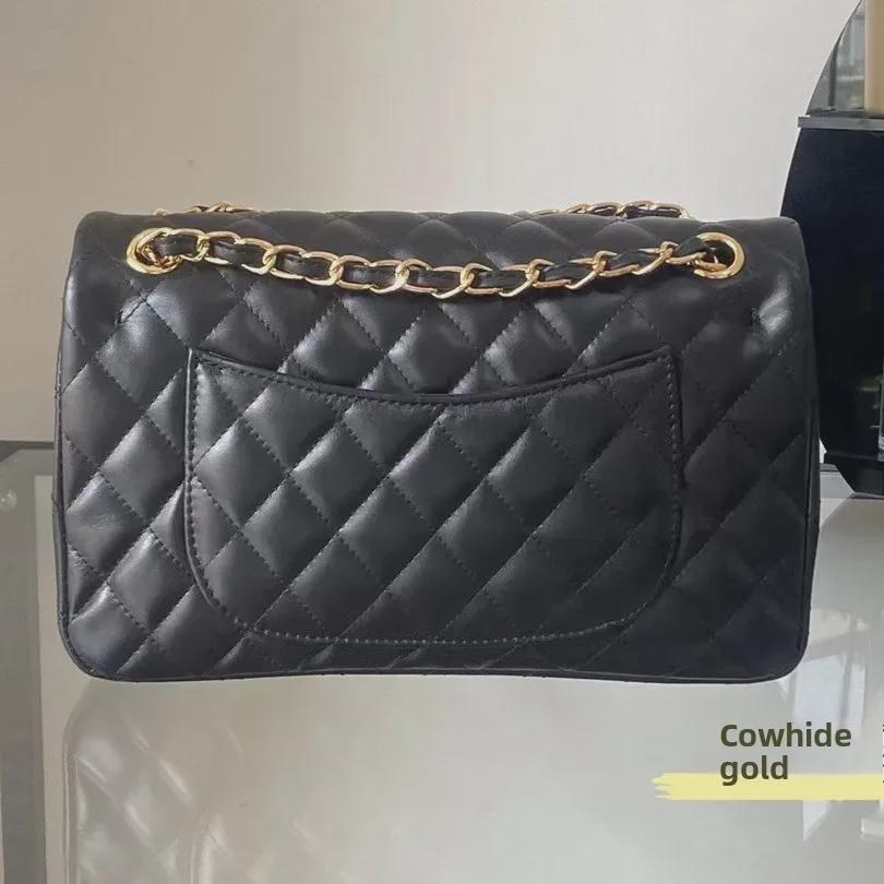 2023 Xiaoxiang Hand- und Schulter-Umhängetasche – Echtes Rindsleder mit Schaffell-Imitation, verschleißfest, goldene Schnalle, silberne Details.