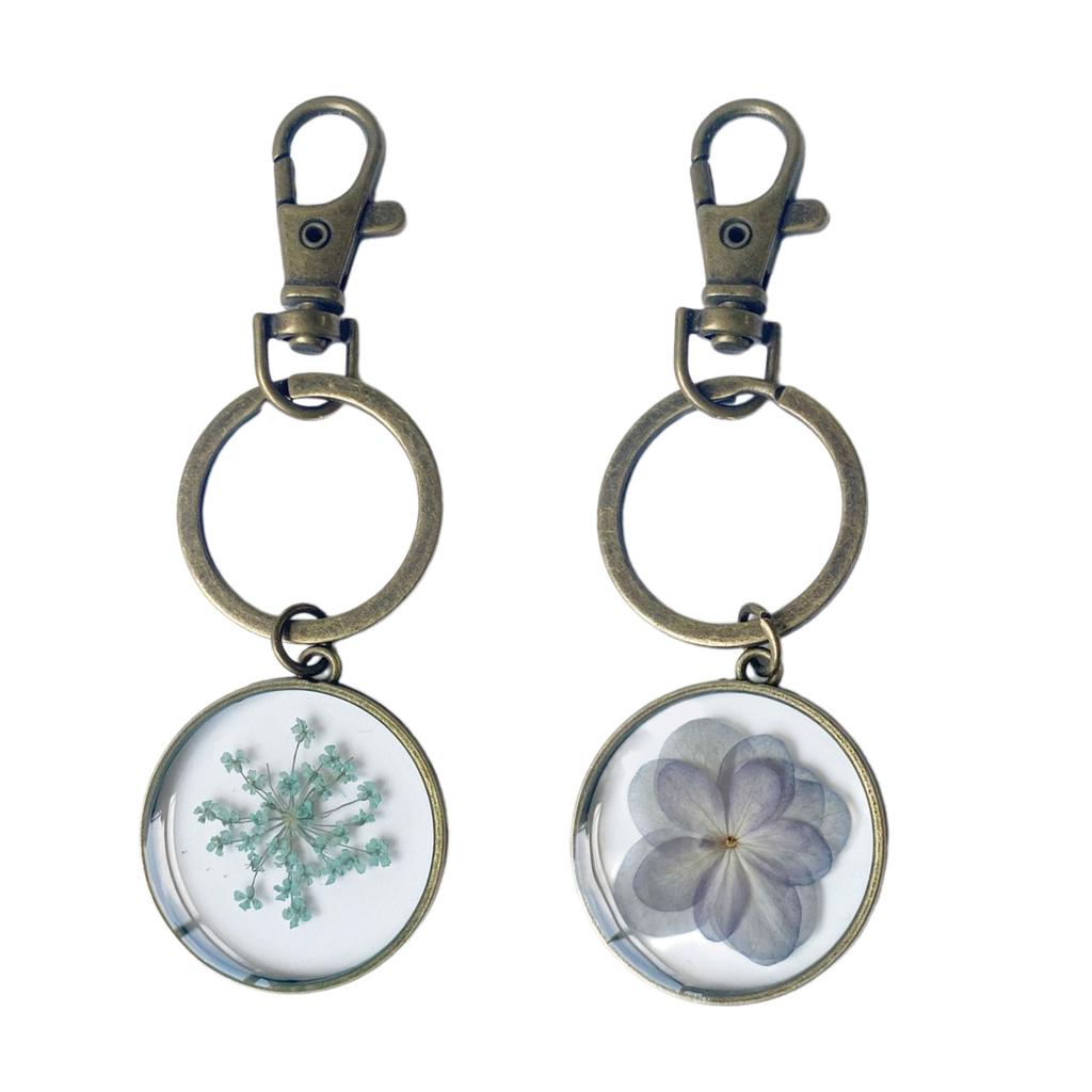 Natural Flower Keychain Handmade Key Jewelry Dry Flower Key Pendant Resin Texture Flower Bag Pendant Gift for Woman Girl