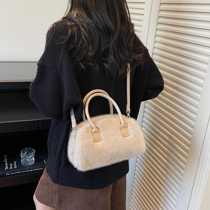 Plush bag women's new high-end fashion versatile messenger bag popular portable wool bag
